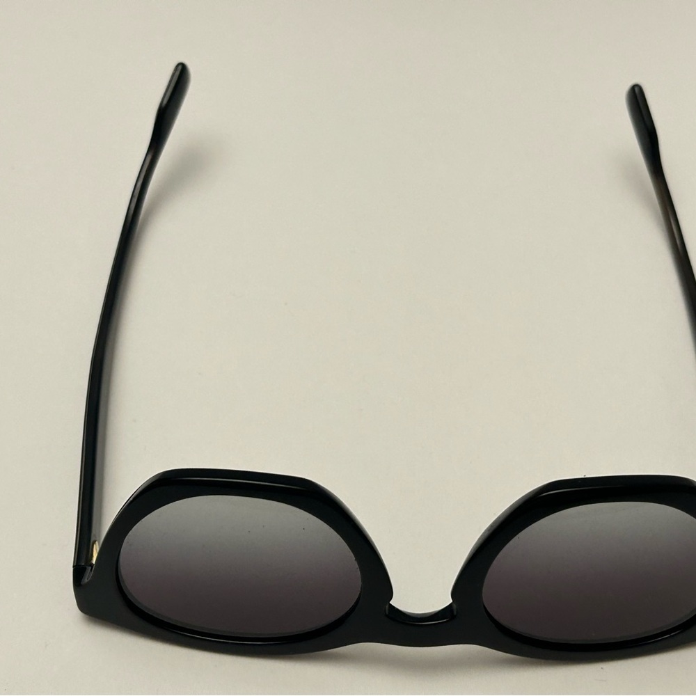 Burberry sunglasses - Picture 6 of 7